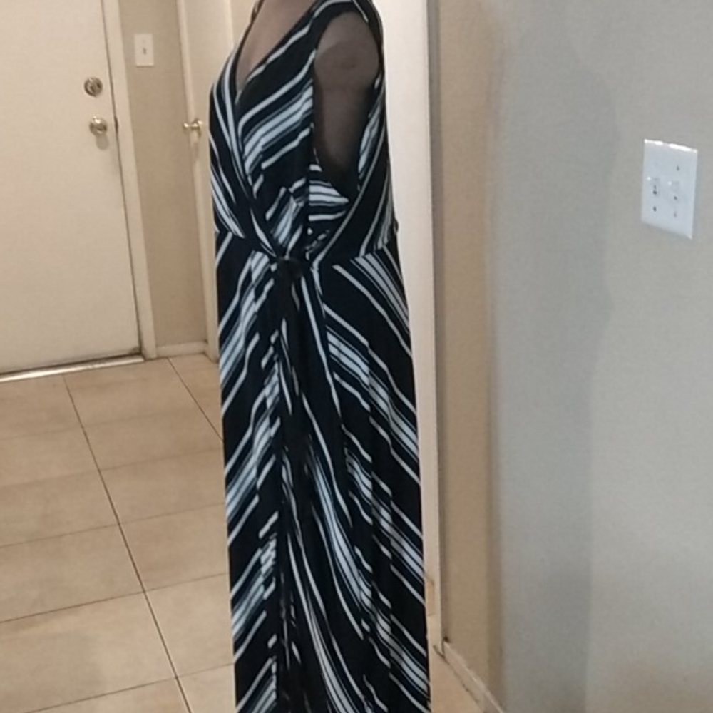Dress - Picture 2 of 3